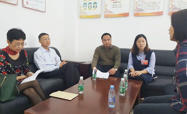 市党代表朱军进社区开展走访困难群众、退休党员关怀活动 市党代表朱军进社区开展走访困难群众、退休党员关怀活动