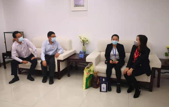 集团领导深入基层走访慰问困难党员职工 集团领导深入基层走访慰问困难党员职工